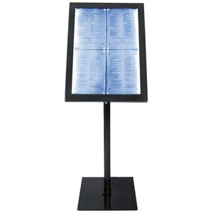 LED-valaistu esiteteline mustalla jalustalla